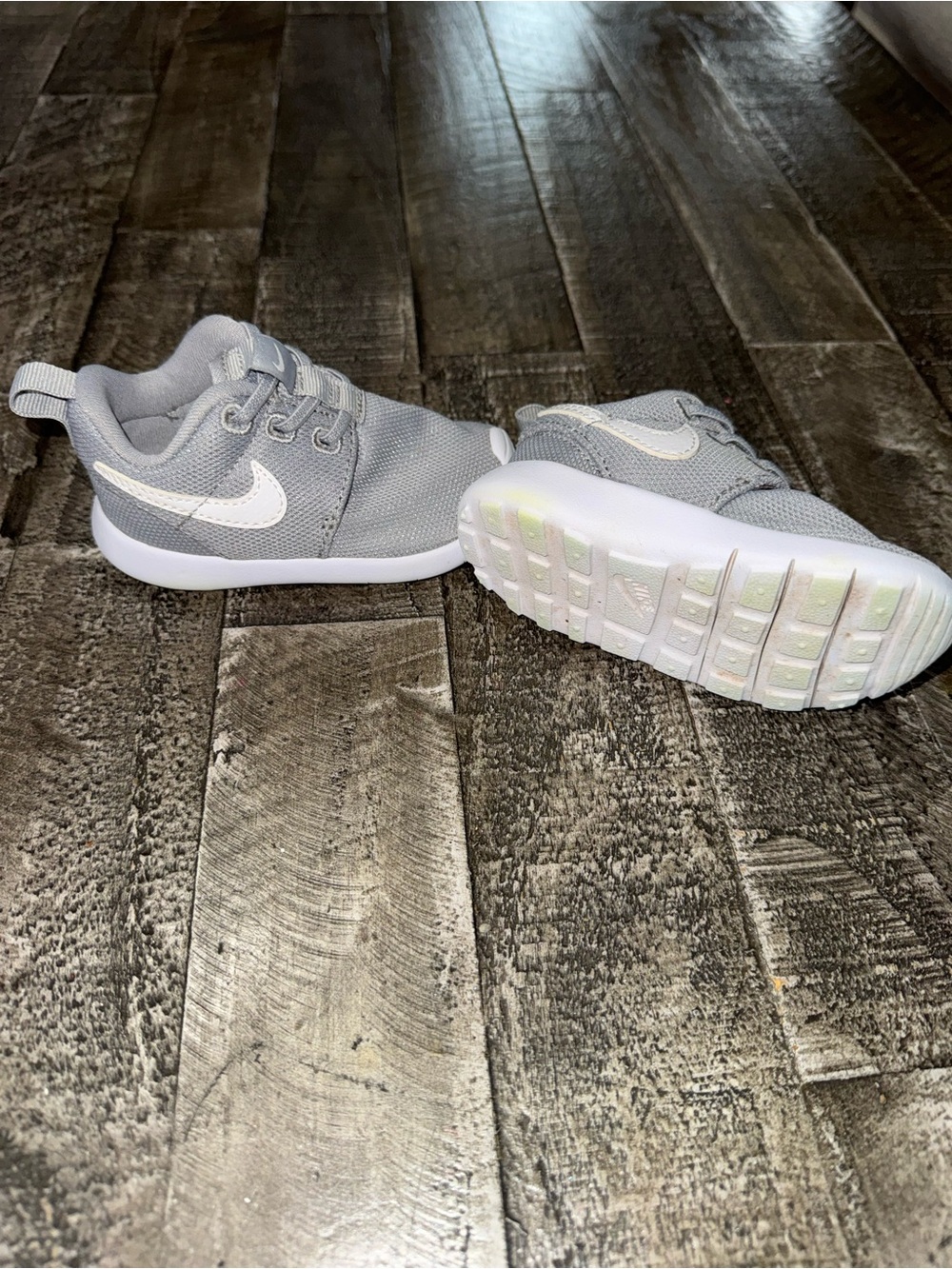 Nike Kids' Light Gray Mesh Sneakers with White Swoosh - Picture 3 of 3